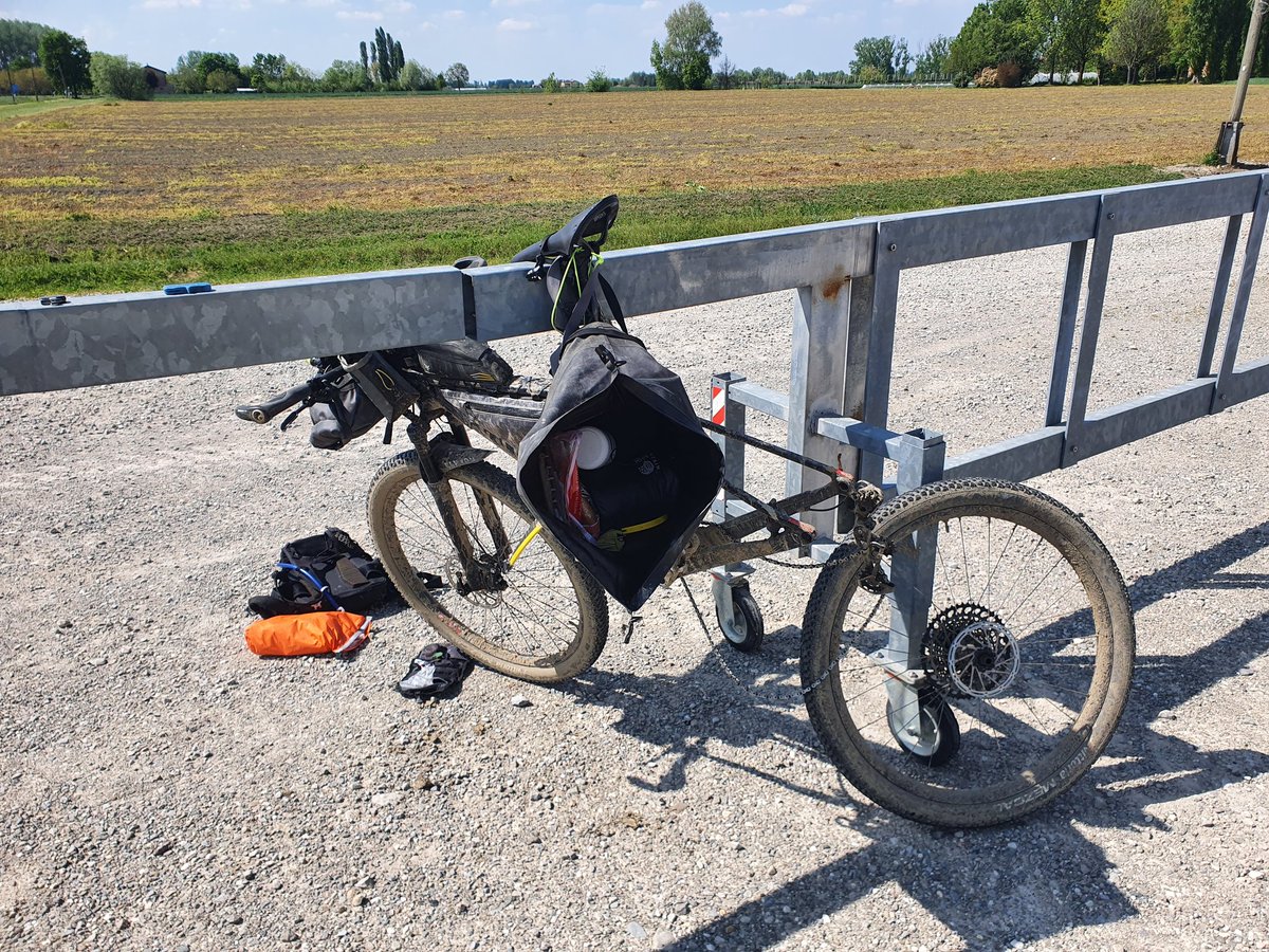 JamesIllman13's tweet photo. Quick pitstop north west of Bologna. New pads, moved a TT bar back into position after last night's muddy shenanigans. Now onwards to Verona! Got asked to draft with someone just beforehand - not cool. #ItalyDivide https://t.co/Tx8HAS6w5Y