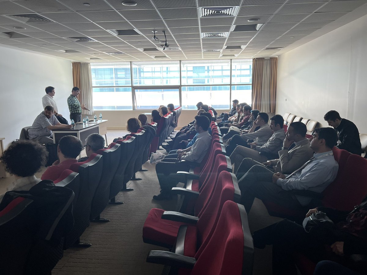 Sendikamız havacılık şubesi Atatürk Havalimanı'nda <a href="/ETF_Europe/">European Transport Workers' Federation</a>'dan gelen <a href="/ETF_ATM/">ETF-ATM Committee</a> yöneticisi Gauthier Sturtzer ve @etfaviation başkanı Eoin Coates ile verimli bir toplantı gerçekleştirdi.Güncel meselelerin tartışıldığı toplantıda ortaklaştırılacak mücadele planlamaları yapıldı.