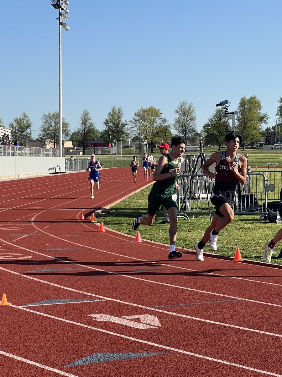 Sophomore Brayden Welch has qualified for the 5A State track meet in the 1600m run!  #only1airedale