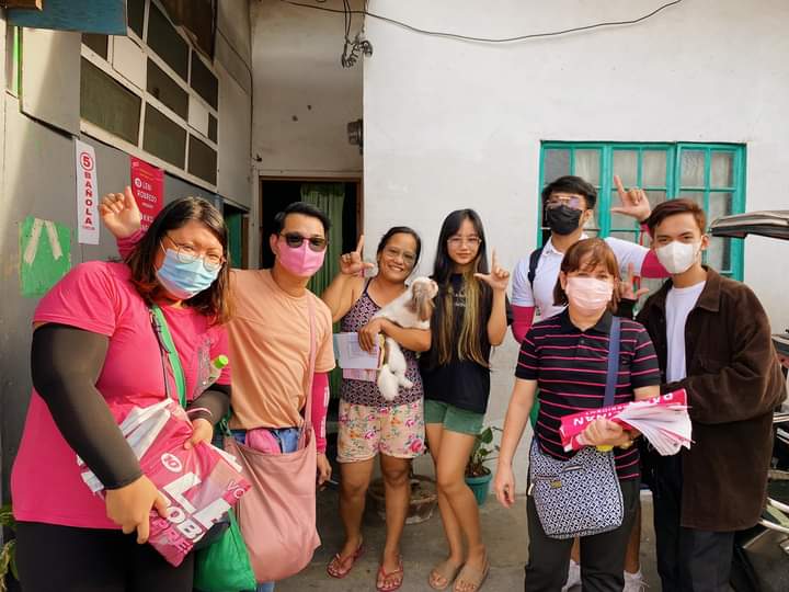 Our house to house campaign for Leni and Kiko and Tropang Angat in Angeles City Pampanga 
#TaoSaTaoParaKayLeniKiko 
#LeniKikoAllTheWay