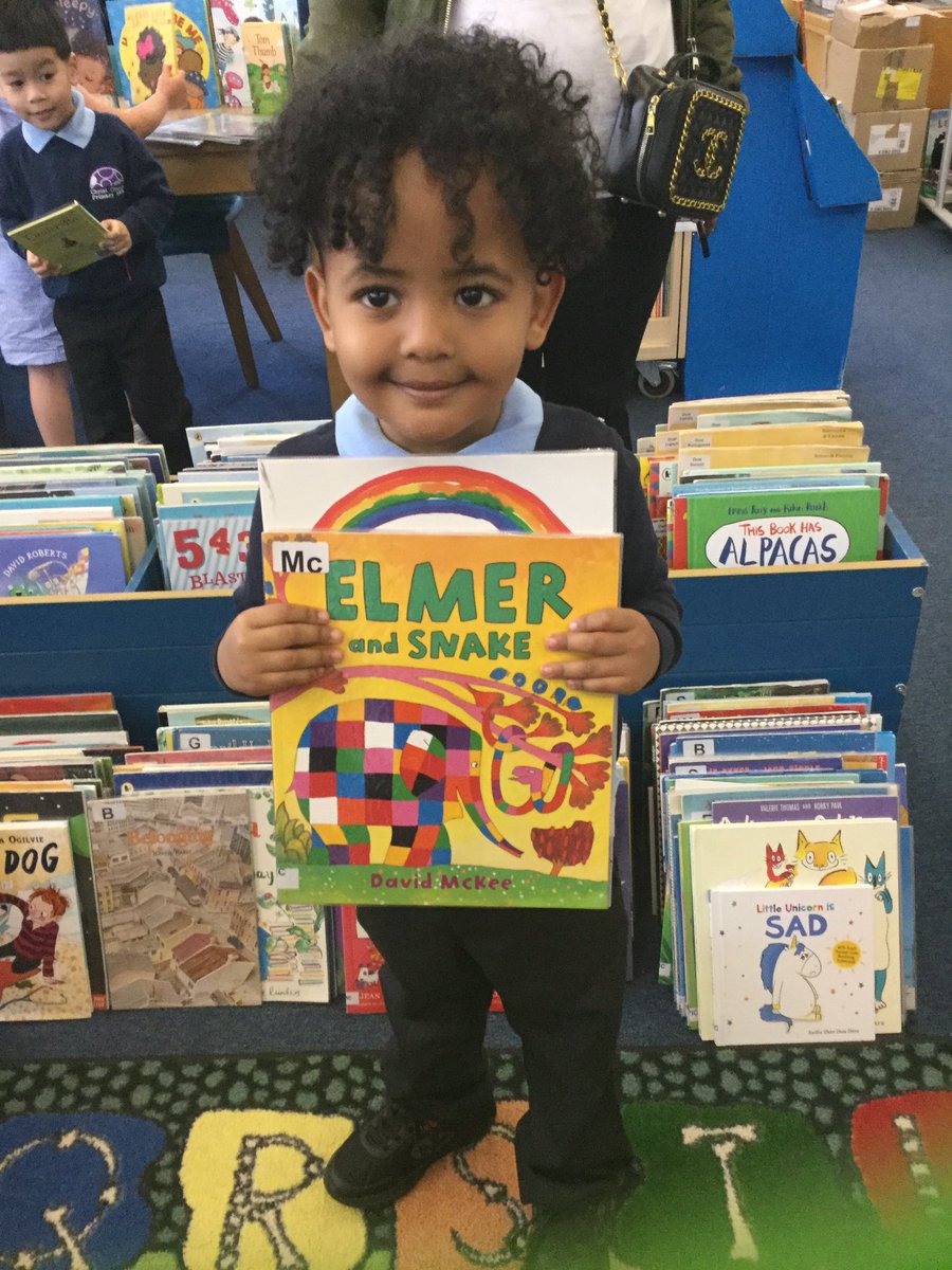 Christchurchsw9's tweet photo. Oak class enjoyed having a story told to them this morning and choosing books @MinetLib to bring back to school ๐ #readingforpleasure #SW9partnership https://t.co/cuilrW2jmG