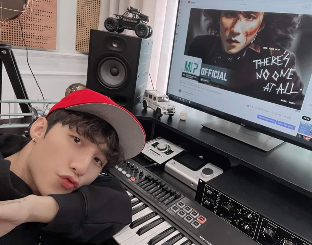 hiphipxt1004's tweet photo. How do you feel?!!!!!!
🌟🌟🌟🔥🔥🔥

@sontungmtp @chrisgehringer @jalob 
#SonTungMTP #TheresNoOneAtAll #Single #Singer #randb #hiphop #musicvideo #edm #vietnam

https://t.co/YcRGZwhz1c https://t.co/0asg0oc2UX