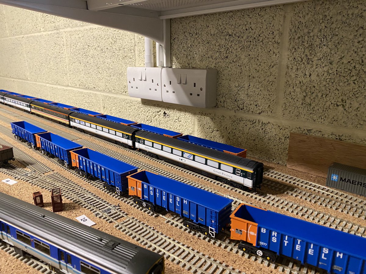 StMichaelsHill1's tweet photo. @smccarron @OldBuzzard59 @lyneux According to my invoice they were £124.96 plus 20% VAT. And it was one side of every wagon. https://t.co/wq6EigQWfT
