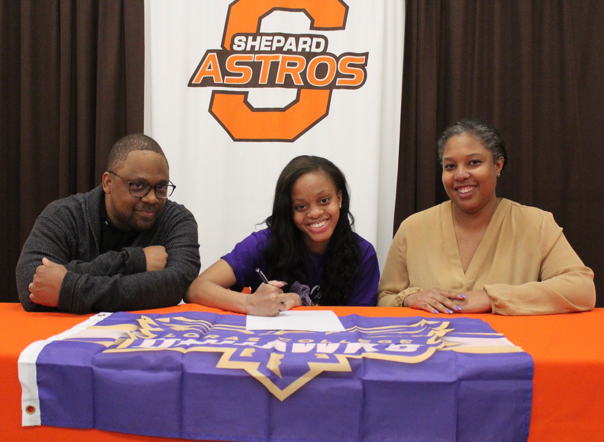 ShepardAstros's tweet photo. Congrats to @LADYASTROSTRACK senior Chloe Dunigan on signing her NLI with @LorasTrack, the reigning DIII national champions! 

She received so much support at her signing.

@ABS_Athletics @WalderGreg @shepard_nhs https://t.co/lDmLRfeEnl