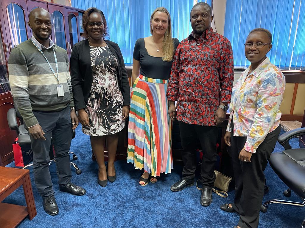 MediaCouncilK's tweet photo. (1/3) Collaborations to Promote Professionalism: The .@MediaCouncilK will build the capacity of 200 media workers to provide professional, conflict-sensitive online coverage of the 2022 General Election, thanks to support from .@UNESCO and the .@EUinKenya . https://t.co/GtJBzYn6hw