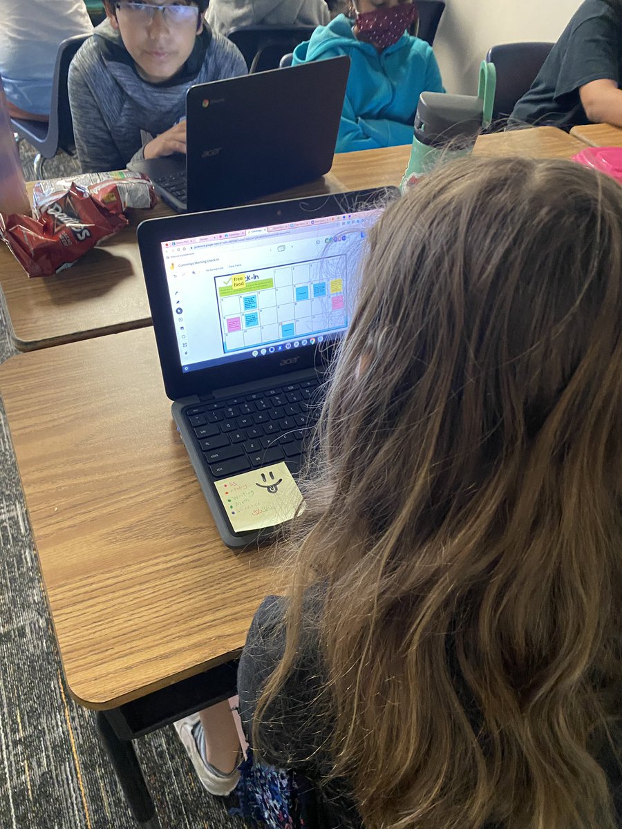 hellohays22's tweet photo. Collaborating on a jam board for our morning meeting topic! Would you rather eat free at any restaurant or go to any theme park for free? #pinkspringtraining @shantieljovanna @edtechsavy https://t.co/BymHe5aygl