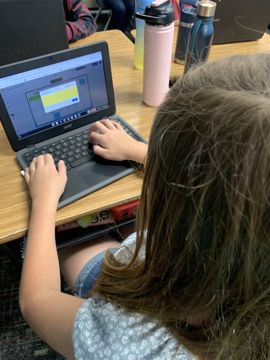 ChelsNHill's tweet photo. Jamboard is a great tool for a quick morning check in! Today’s topic: would you rather for the rest of your life eat free at any restaurant or get into any theme park for free? Great discussion! #pinkspringtraining @edtechsavy @shantieljovanna @CounselorCaring https://t.co/3iDW2ymigU