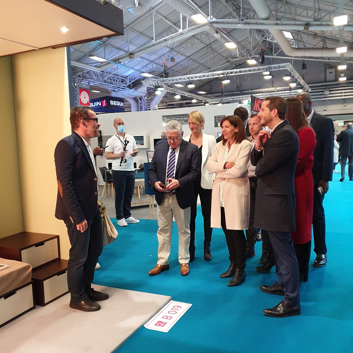 espaceloggia's tweet photo. Moment très convivial ce matin avec la venue d' @Anne_Hidalgo sur notre stand à la @foiredeparis 😍

#FoireDeParis #espaceloggia #meuble #madeinfrance #gaindeplace #design #ameublement https://t.co/LPkuaY2NRe