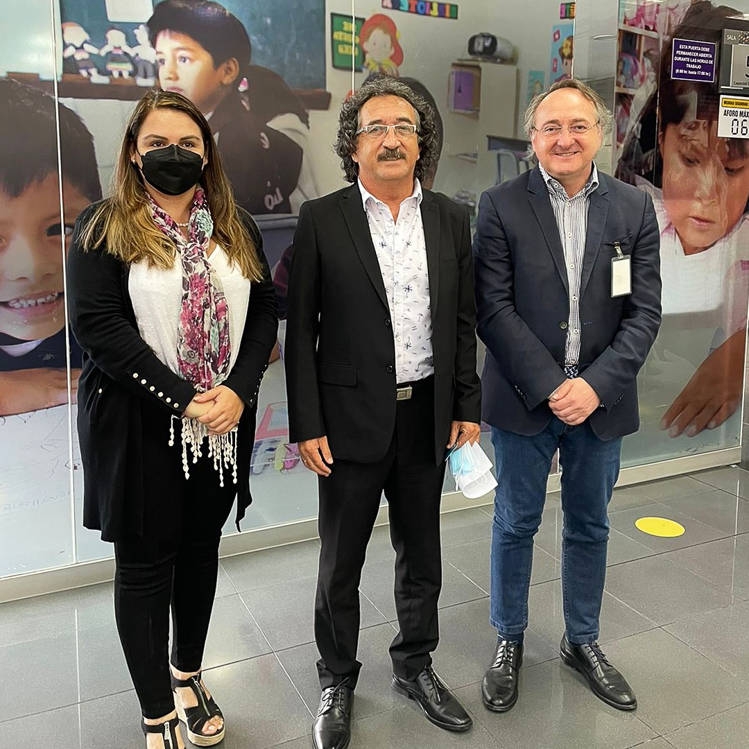 UNIR_Peru's tweet photo. 🤝🏻 La Dirección General de Educación Superior Universitaria (DIGESU) del @MineduPeru, coordinando acciones de colaboración con @UNIRuniversidad
👥 El Director de DIGESU, Juan Manuel Malpartida, Jimena Viaña de #DIGESU y Manuel Herrera, Dir de Relaciones Internacionales de #UNIR https://t.co/hKa0oumtIW