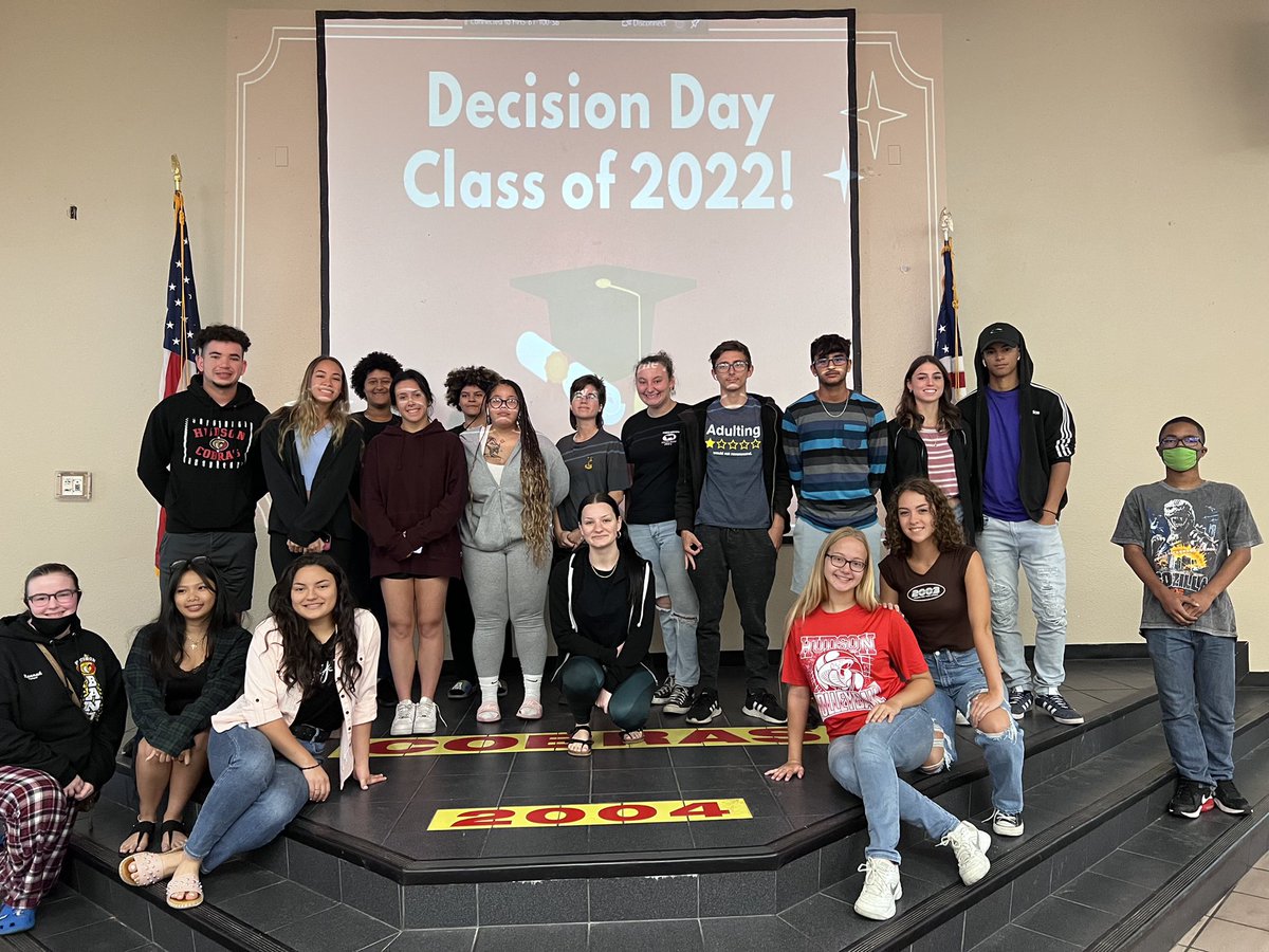 _yflynn's tweet image. Decision Day 2022 🎓 We are so proud of the class of 2022!! Dream big Cobras!! 🐍❤️💛 @hhscobras @CoachPingley