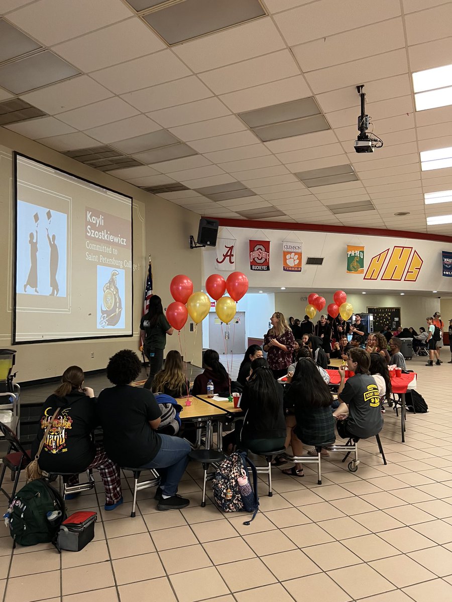 _yflynn's tweet image. Decision Day 2022 🎓 We are so proud of the class of 2022!! Dream big Cobras!! 🐍❤️💛 @hhscobras @CoachPingley