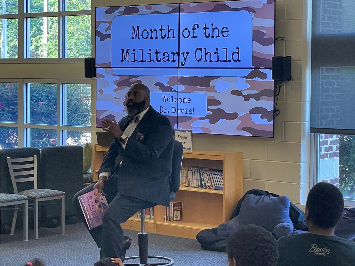R2MilConnected's tweet photo. Steps on how to be a PURPLE Person! 1.Ask Questions 2.Laugh 3.Use Your Voice https://t.co/NOHmh5fSAd Hard 5.Just be YOU! A powerful message we can all learn from! Dr. Davis emphasizing the resiliency of the Military Child! @ForestLakeEagle @RichlandTwo #premierstartshere https://t.co/FKvY3QXCtA