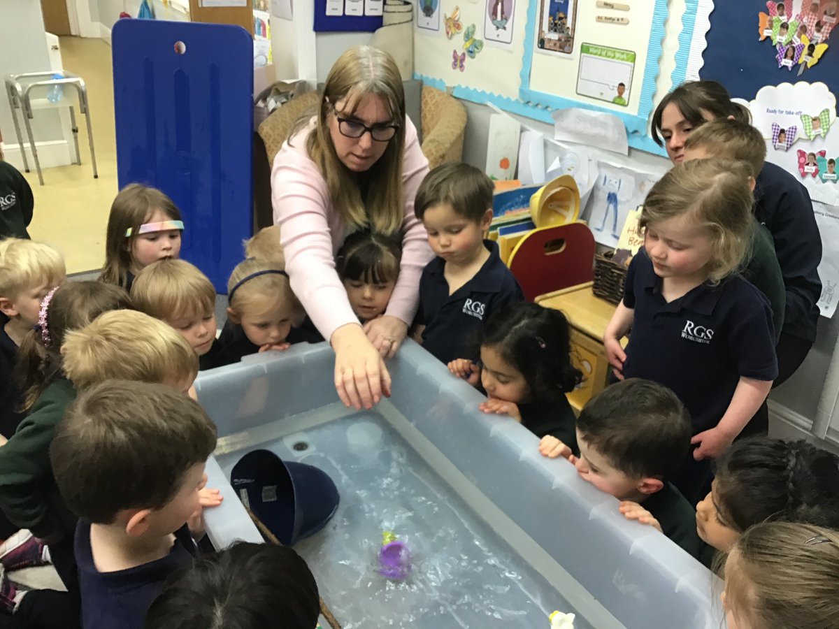 RGSTGNursery's tweet photo. Science 👩‍🔬 👨‍🔬 As part of the Butterflies topic 'Under The Sea' we have been looking at 'what floats' and 'what sinks'. The children have enjoyed choosing an object and thinking about what it might do #science #floating #sinking #underthesea https://t.co/KqFfzPQhOW