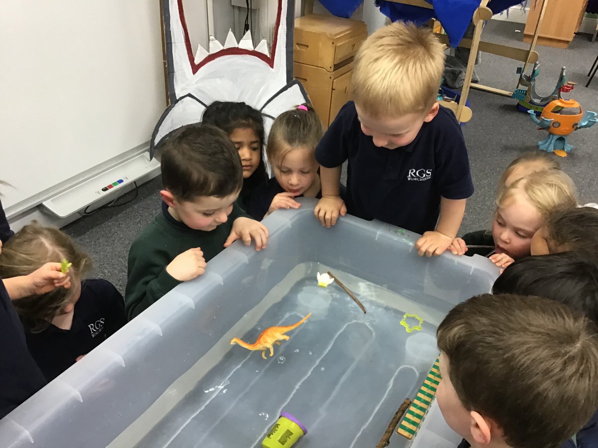 RGSTGNursery's tweet photo. Science 👩‍🔬 👨‍🔬 As part of the Butterflies topic 'Under The Sea' we have been looking at 'what floats' and 'what sinks'. The children have enjoyed choosing an object and thinking about what it might do #science #floating #sinking #underthesea https://t.co/KqFfzPQhOW