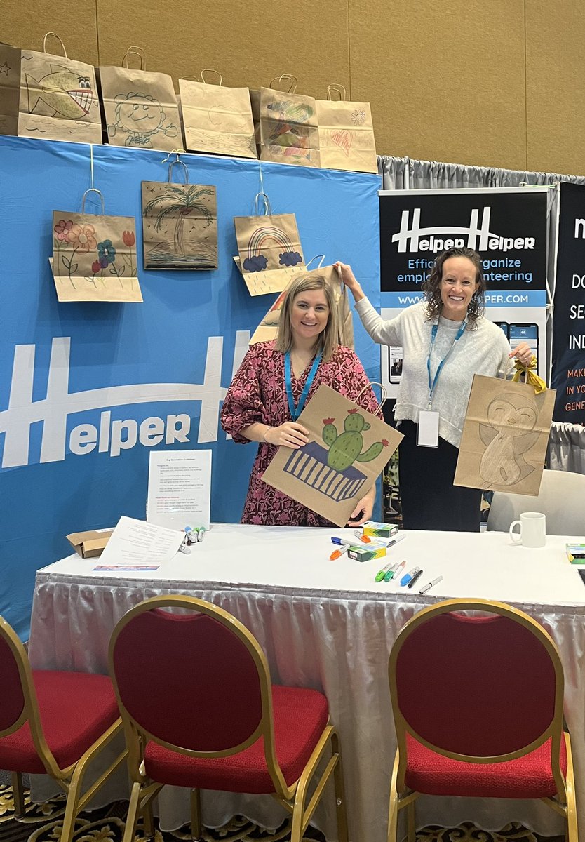 HelperHelperApp's tweet photo. Thank you for stopping by to decorate a bag for Project Angel Heart! If you haven’t stopped by yet please do! #HelperHelper #MW22AMC https://t.co/y1bp0ZJF2L