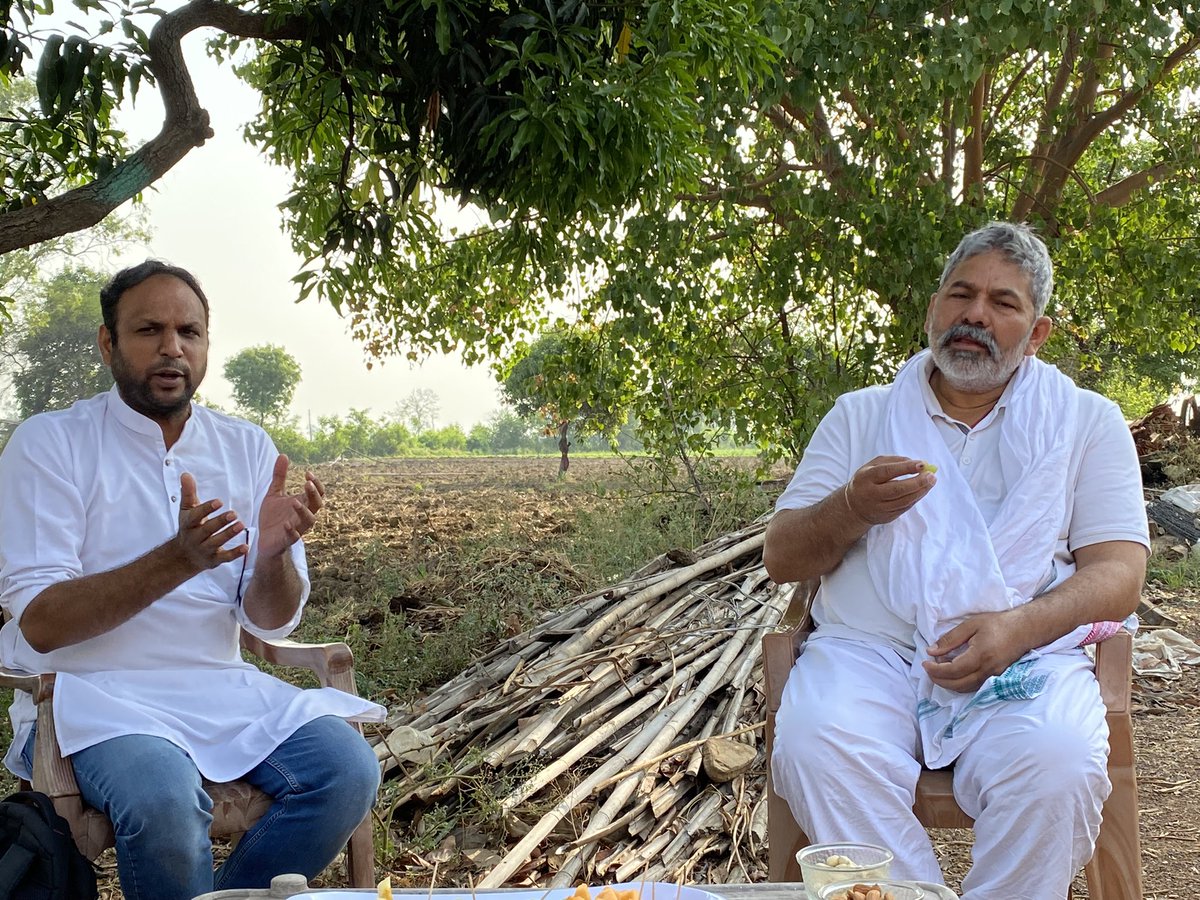 thealokputul's tweet photo. छत्तीसगढ़ की नई राजधानी से विस्थापित हज़ारों किसानों के आंदोलन में पहुँचे @RakeshTikaitBKU ने आरोप लगाया कि CM ने किसानों के प्रतिनिधिमंडल के साथ मिलने से मना कर दिया.

उन्होंने कहा कि संवाद से इंकार दुखद है.

इससे पहले हसदेवअरण्य मुद्दे पर भी आलोक शुक्ला से उनकी विस्तृत बात हुई. https://t.co/d4THIDJZhj