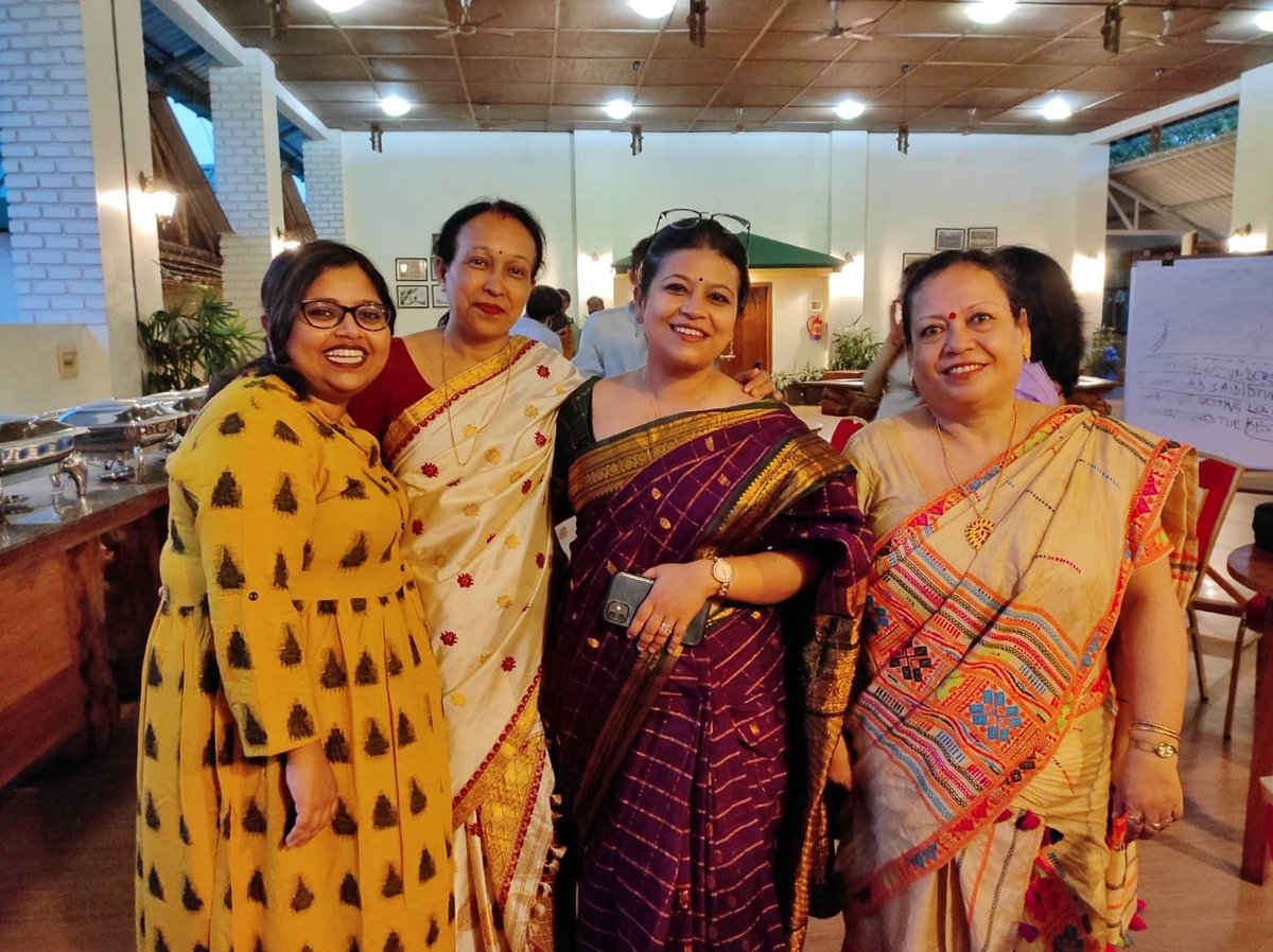 WritersUntold's tweet photo. The trials of group photos - last day of our #WriteAssamese workshop in partnership with @Bee_Books. 🐝
Thanks to @LitBritish @BritishCouncil @KfWStiftung.
A truly collaborative week with local writers and translators, inspired by @arunava and Mitra Phukan. https://t.co/VoEFKStmOC