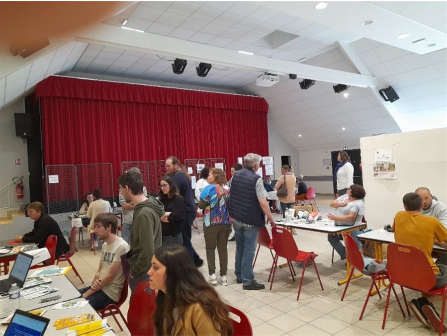 Patbreiz35's tweet photo. Job Dating objectif #emploi le mardi 26 avril à #guemené-penfao avec le #Poeleemploi de Blain..
170 demandeurs  d'emploi sont venus rencontrer 30 entreprises ..
De belles histoires ont vu le jour… https://t.co/6domIRKPWc