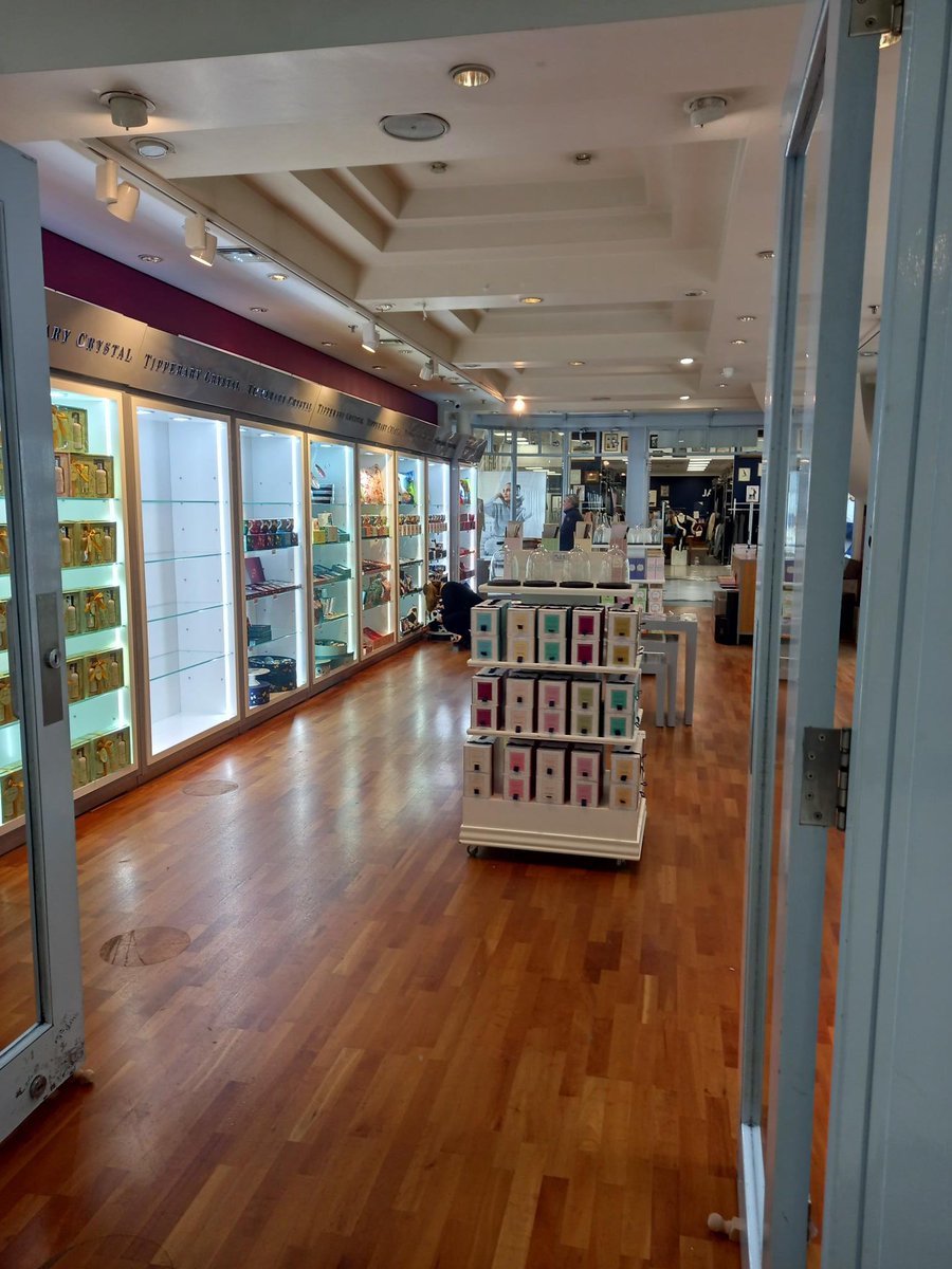Bannon's tweet photo. Bannon is delighted to welcome Tipperary Crystal to Stephens Green Shopping Centre.
We wish the team the very best of luck with the opening.
#bannonpropertymanagement #TipperaryCrystal #StephensGreenSC #newstore #nowopen https://t.co/j1E4I1VxgU