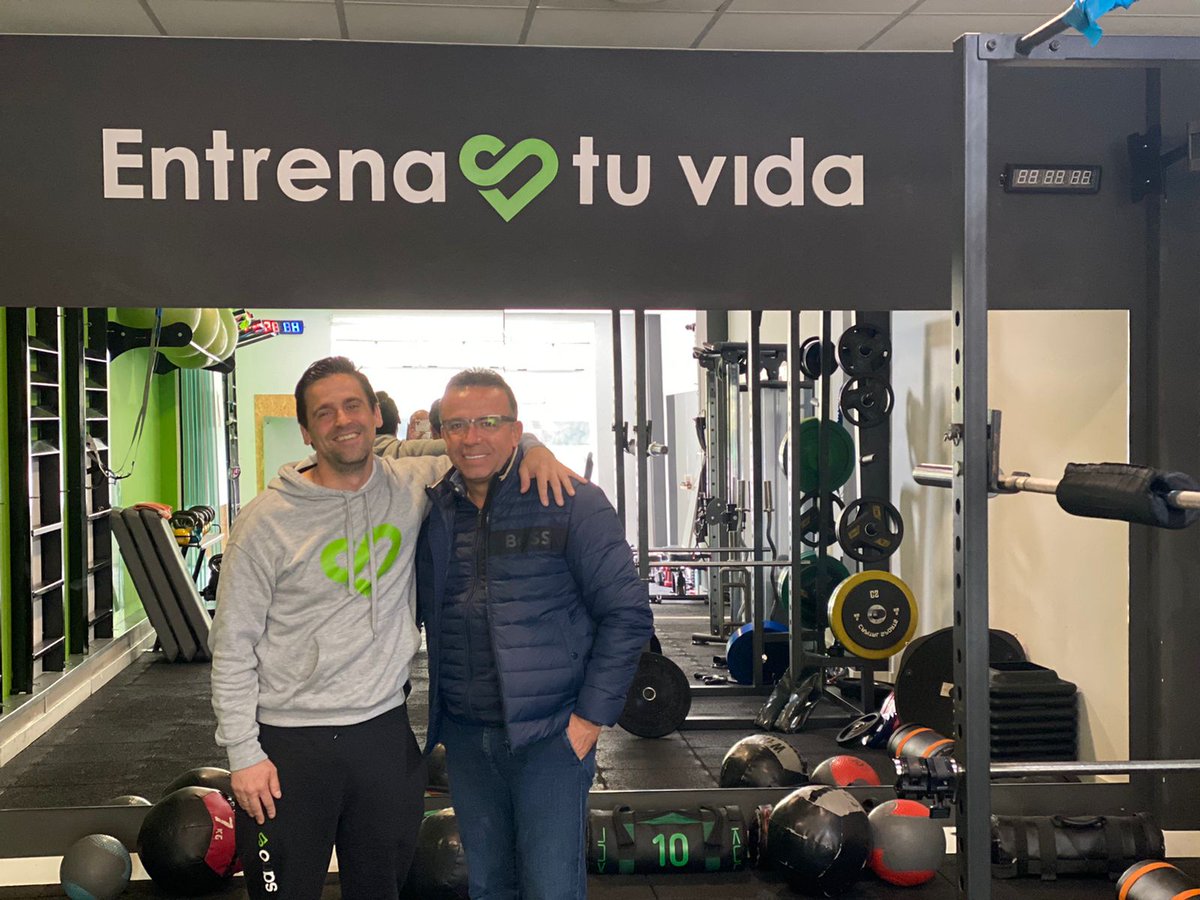 DavidBarbergme1's tweet photo. Gran profesional, gran amigo!
Profe "Carlos Velasco" https://t.co/kKz0Ejcmu0