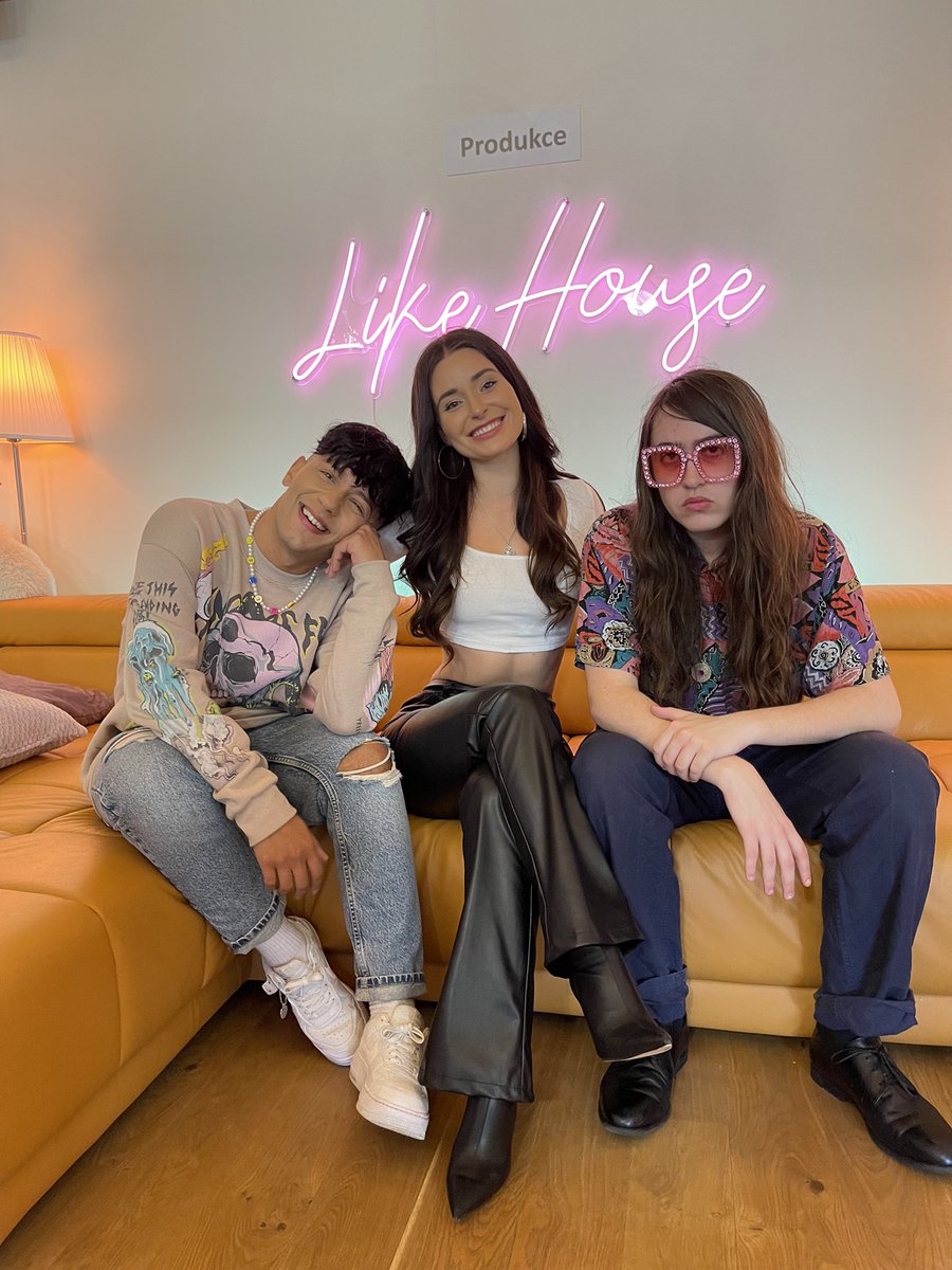 Like House 3 tweet media