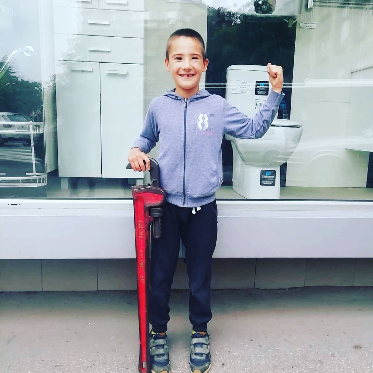 The portrait of a plumber, junior edition. 👦🏻
📷: Odgusenje Kanalizacije

Discover our full range of wrenches now: ridgid.eu/gb/en/wrenches