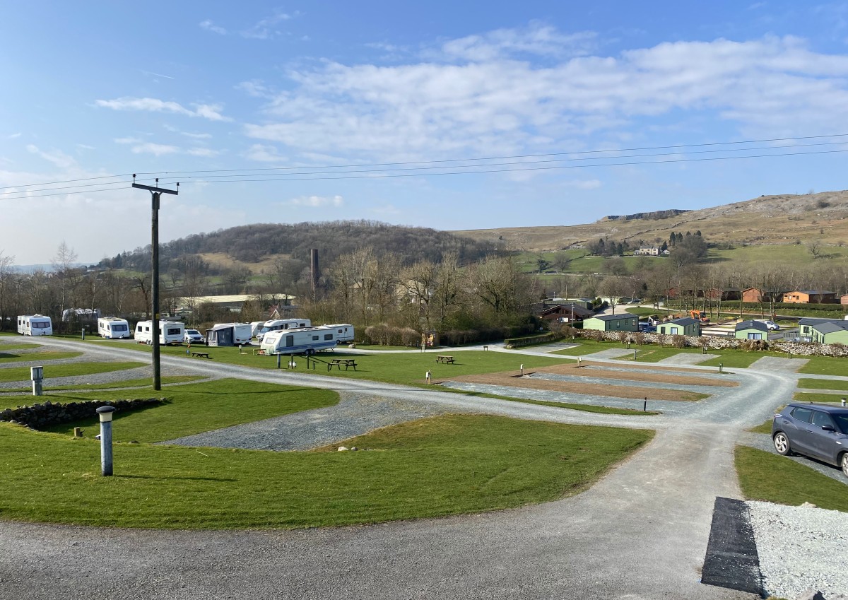 The week ahead.
We're fully booked for the Bank Holiday weekend, but touring caravans and motorhomes can still book in from Monday - 4 nights can cost as little as £112 (electric) or £124 (deluxe). 
01729 822387 or book: langcliffe.com
#quiet #Holidaypark #yorkshiredales