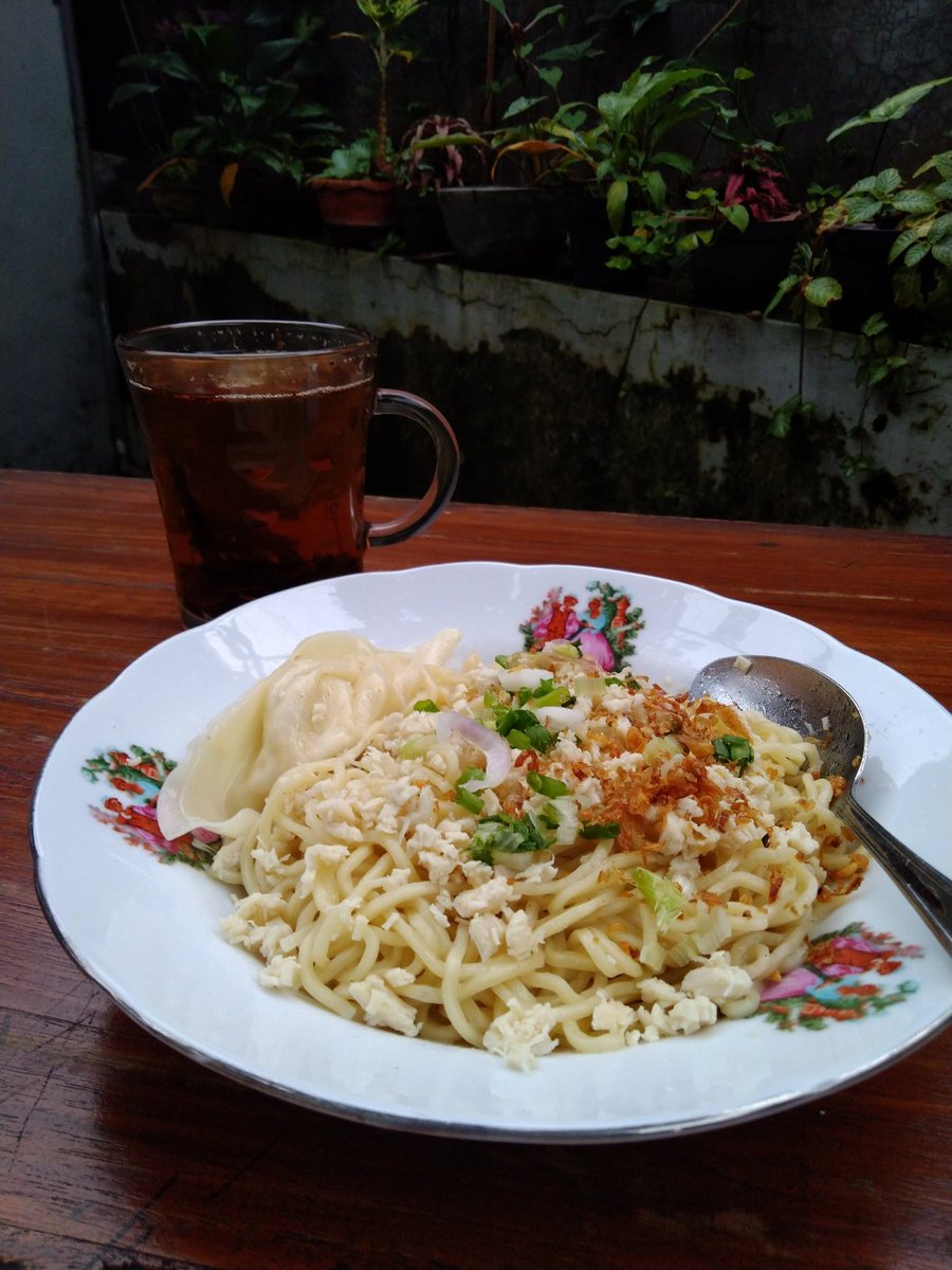 Yang mau berbuka puasa dengan cuimie, bisa ke <a href="/kalceriaaa/">Kalcer</a> ada paket cuimie Kalcer 15rb saja sudah dapat teh. Mari Mari kemari 🍜🍻