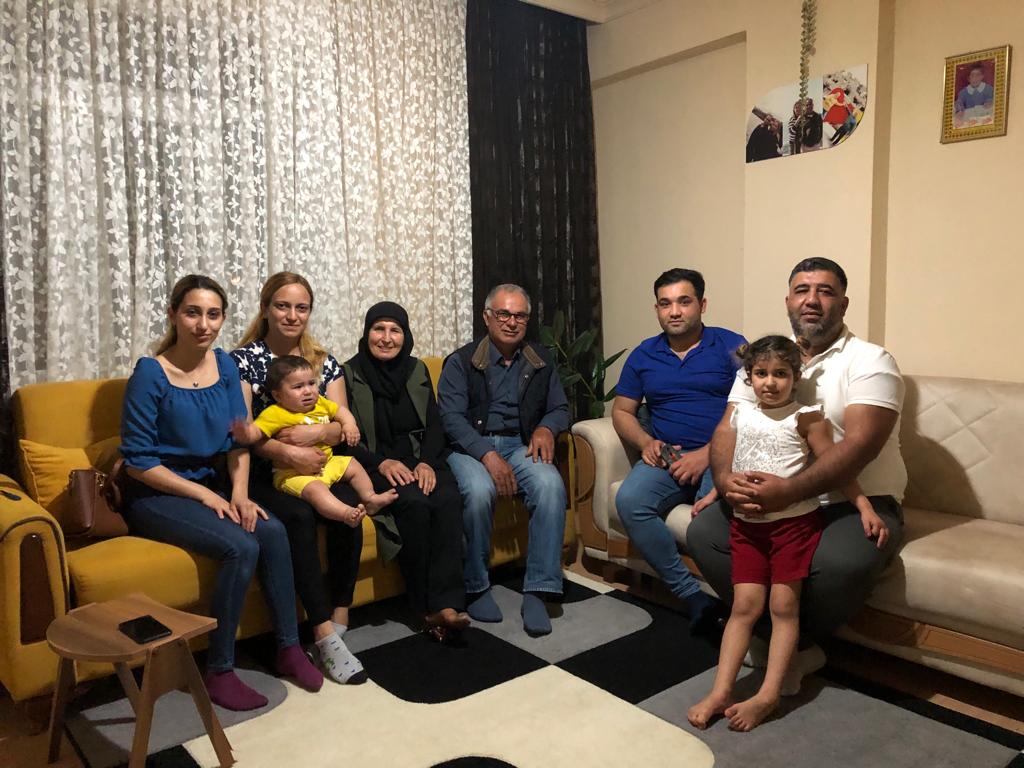 akkadinserik07's tweet photo. #Ramazan nın maneviyatını bereketini paylaşmak gönüllere dokunmak adına
İlçe başkanımız
Hasan Yıldırım
İlçe Kadın Kolları Başkanımız
Esmehan Can ve
yönetim kurulu üyeleri ile birlikte
#Yeni,
#Akcaalan,
#Cumhuriyet ve
#kökez
mah.misafir olduk
@ethemtas
@Aysekeyikyilmaz https://t.co/6PyDptxqk0