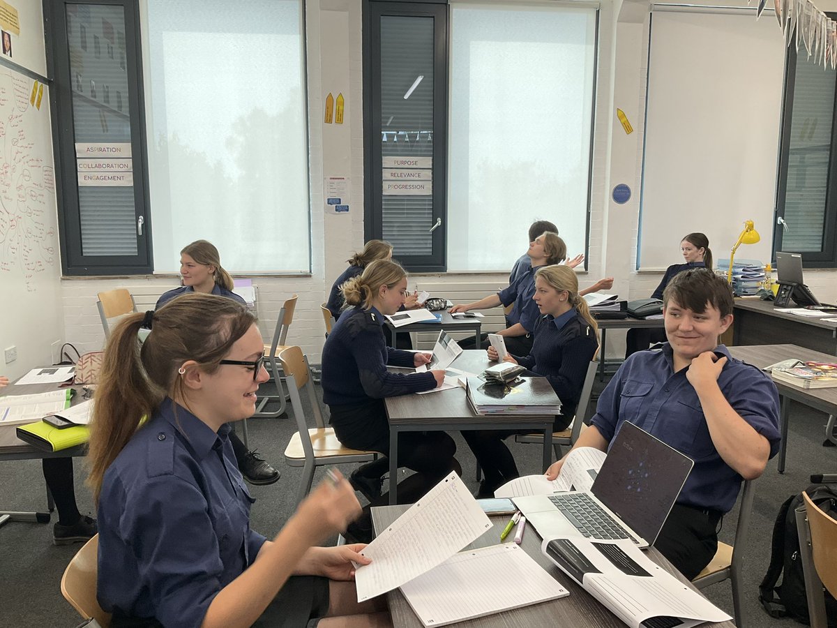 PangCollRS's tweet photo. Speed dating with Year 11! A great interactive revision lesson today 🛎 #PangCollYear11 #PangCollRevision https://t.co/ZsLDBx8007