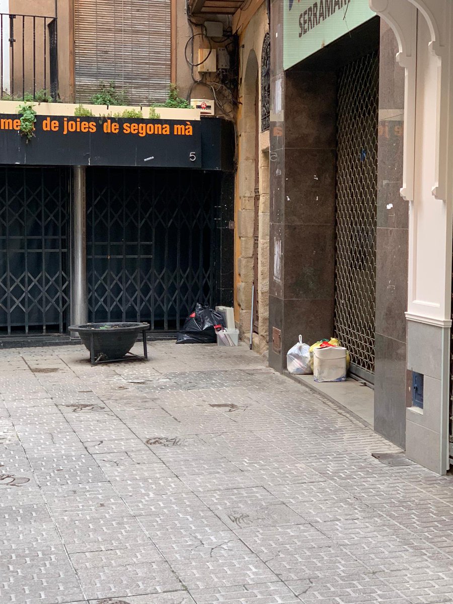 DePeguera's tweet photo. 🎤 Don't you get dejavu?🎤

📍C/ Sant Francesc amb C/ de Cardona
📍Pcta. Ciutat
#untombperberga
#elberguedaquingoigquefa
#portaaporta
@AjuntamentBerga @ccbergueda https://t.co/BKuFx8eJzs