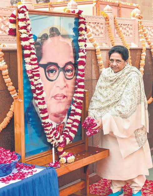 kurreysatyajeet's tweet photo. बहन जी का प्रेस कॉन्फ्रेंस 28 अप्रैल 2022
        मै अपनी जिंदगी में फिर से यूपी की सीएम या आगे चलकर देश का पीएम बनने का सपना देख सकती हूँ पर राष्ट्रपति बनने का सपना कतई ही नही देख सकती- माननीय बहन कु.मायावती जी

@Mayawati 
@AnandAkash_BSP https://t.co/euPjPK2mie
