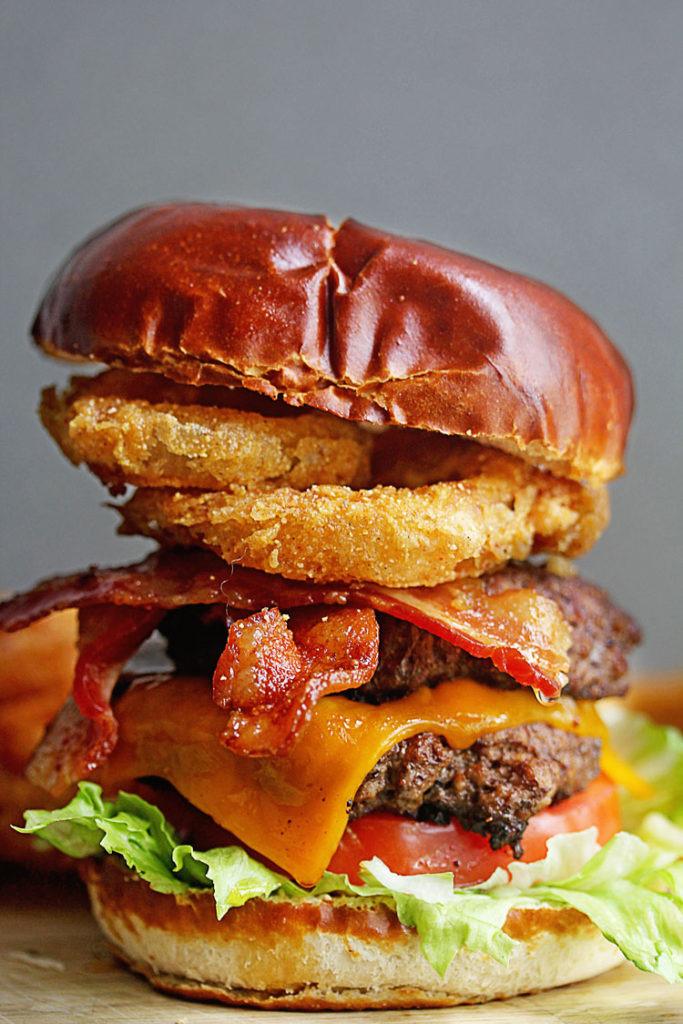 takasi_simazu's tweet photo. Ultimate Pub Bacon Cheddar Burger

#Burger #CheddarBurger #ultimate 
#food https://t.co/J1awopOAYH