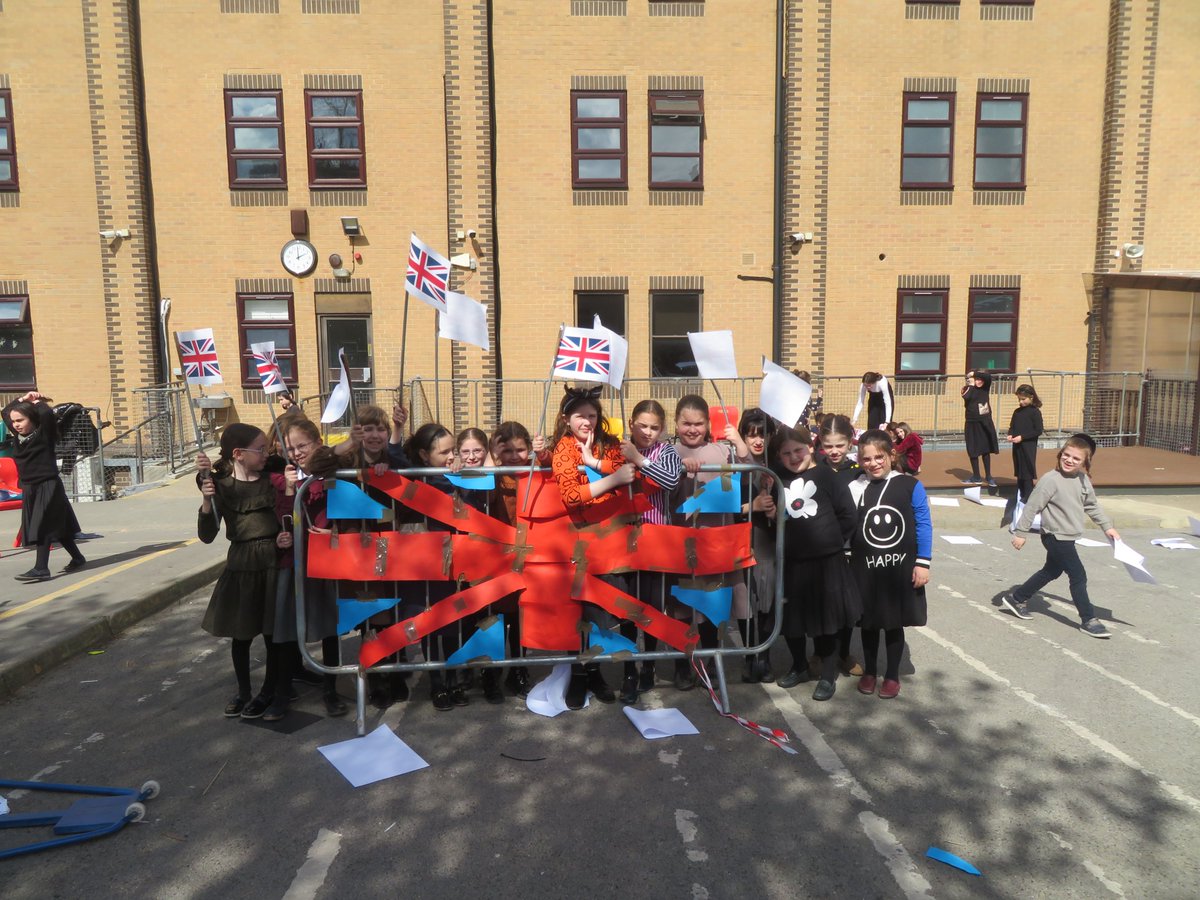 YoungN_Inspired's tweet photo. @YoungN_Inspired users celebrating @QueenLizII birthday with Union Jack competition! https://t.co/6APTCBb5YV