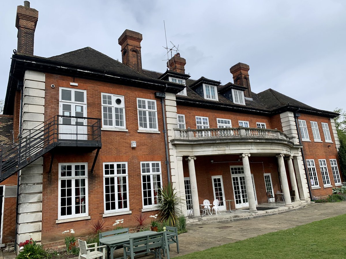 chris_keymer's tweet photo. Looking at this beautiful building today as it needs a new roof. There are worst ways to spend the day! #lovemyjob #handmadeclay @Keymer1588 @wienerbergeruk @HeritageRoofing https://t.co/F65VEioig0