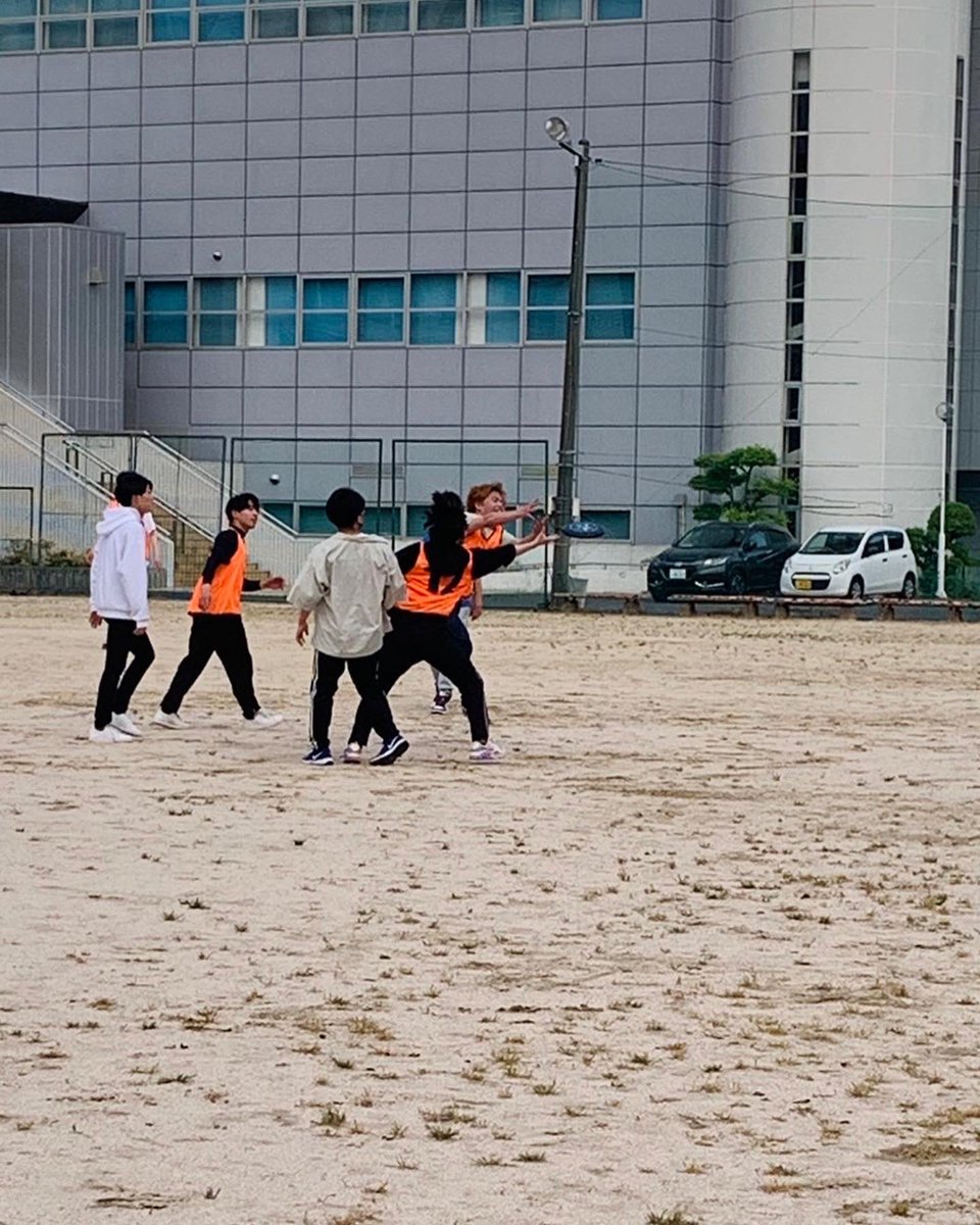 HITfurisubi's tweet photo. 今日サークルとして初めての活動しました！
みんな投げれていたので、いきなり試合してみました！簡単なルールだけ教えてやってみましたがちゃんと試合になっていました。
これからもっとレベル高くやれるようにやっていこうと思います！
次回は5月10日火曜日15:00から第3グラウンドでやります！ https://t.co/wvpGUgsMq3