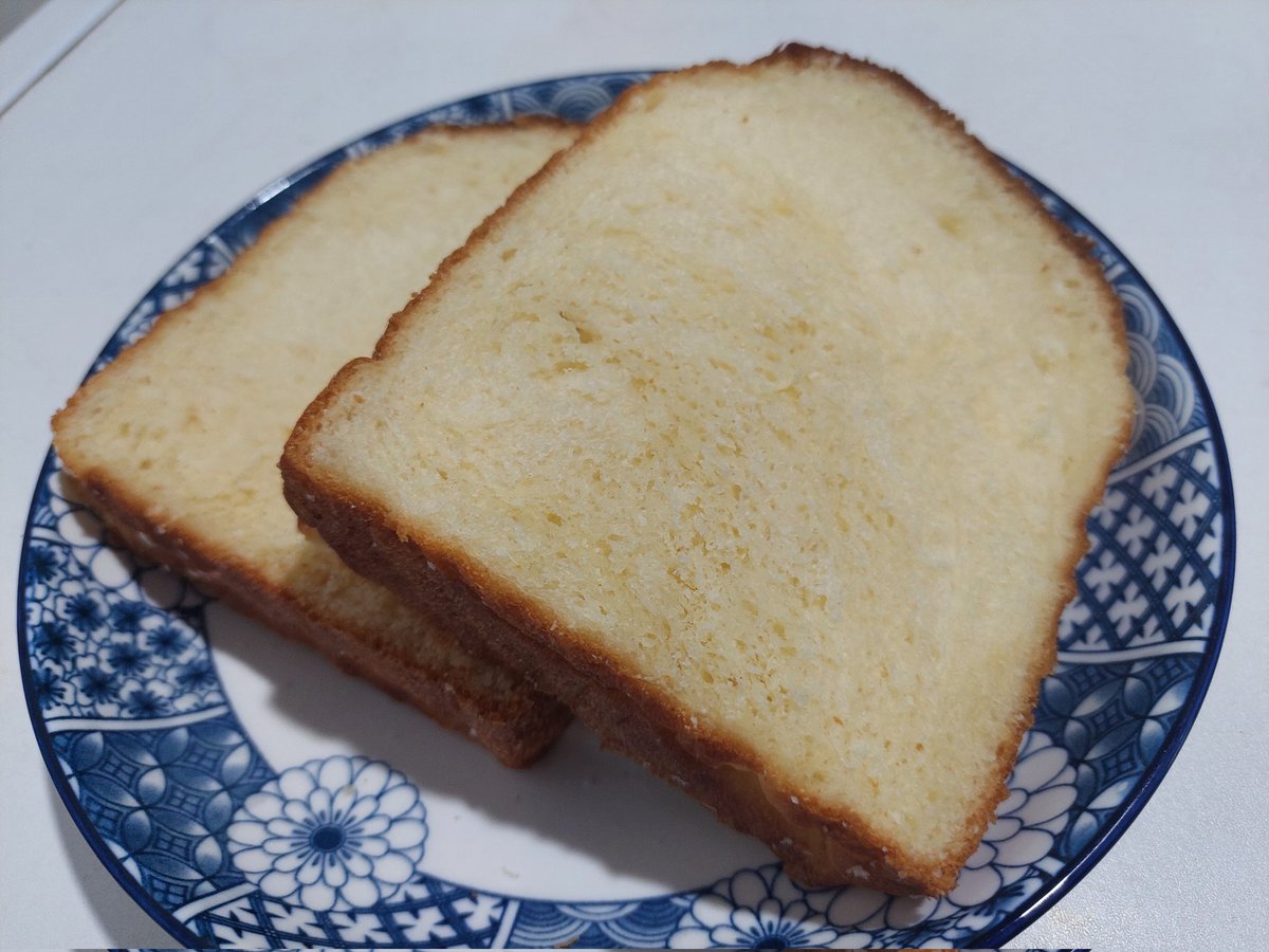 l2abbitJr's tweet image. ขนมปังทำเอง หั่นหนาๆเปื่อทำ French toast