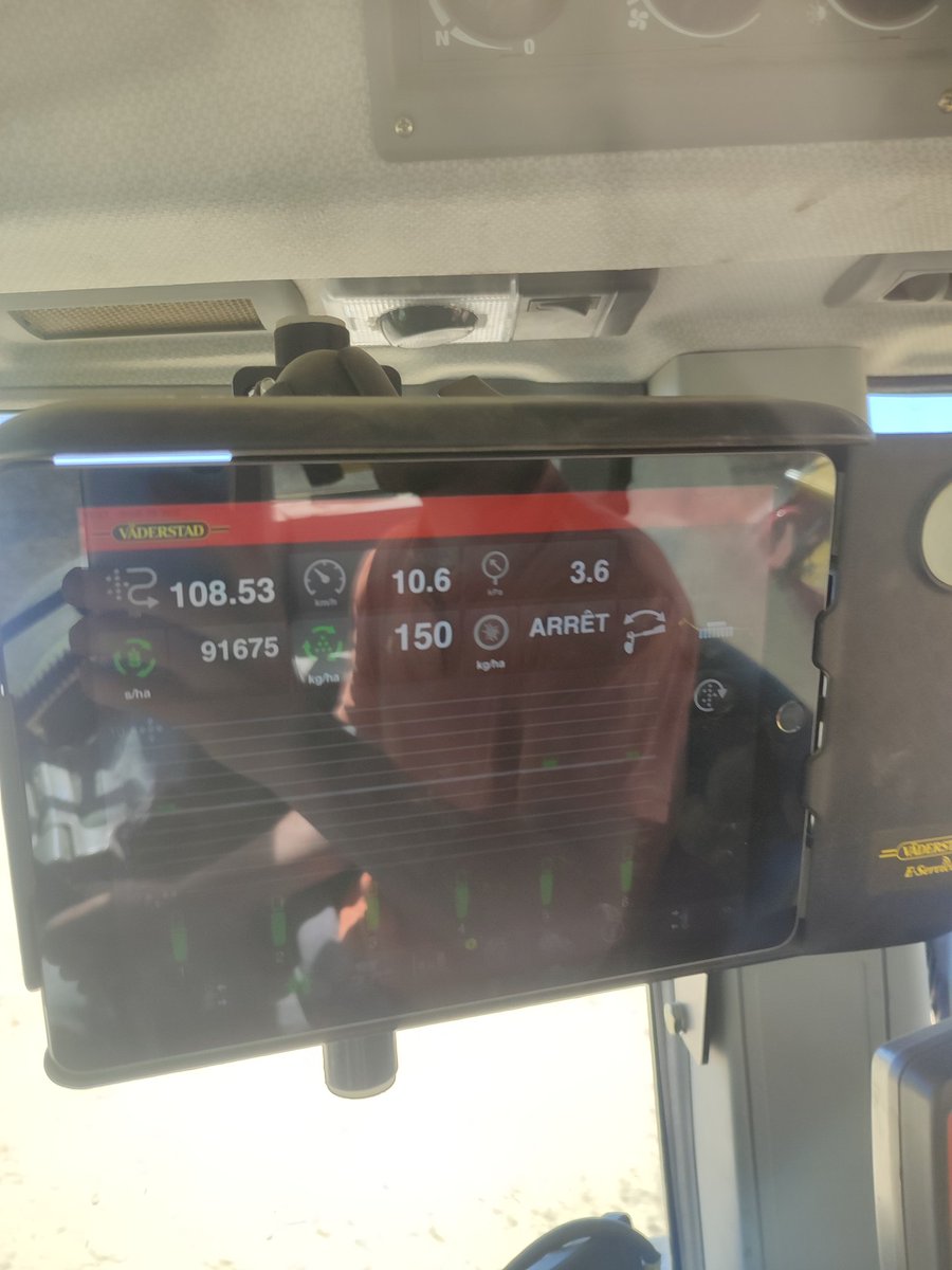 thibaultricour's tweet photo. Bravo et merci à @DEKALB_FR pour la qualité des semences de la campagne 22 c'est un plaisir de semer ce DKC4598 avec notre tempo @VaderstadFrance https://t.co/TUcXBesnqd