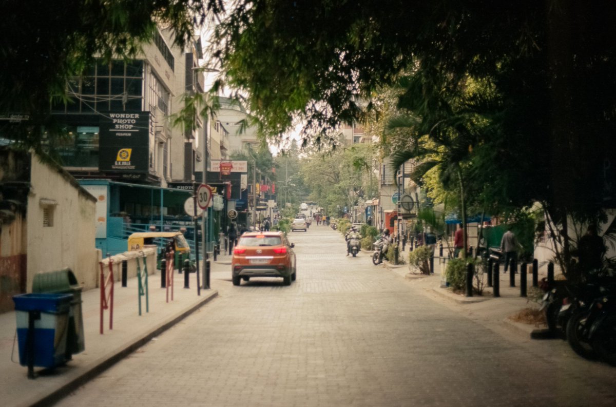 pritamdotpage's tweet photo. Trying Kodak Vision 3 250D film stock for the first time. I really fell in love with the colours and overall tones it provides.

Also, in India it's one of the least expensive colour films available.

#vision3250d #canon300v #filmphotography #35mmfilm https://t.co/AI4VbTcov2