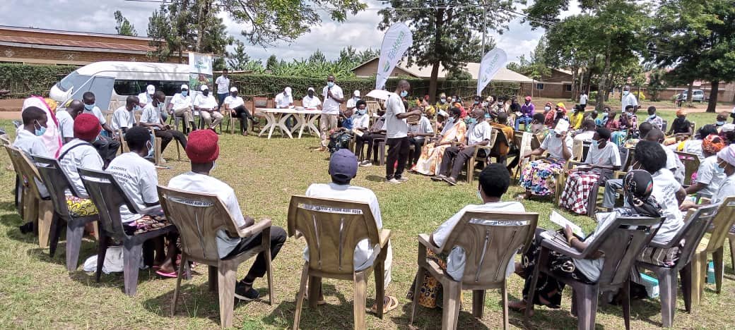 GatsiboDistrict's tweet photo. Aka Kanya:Mu Murenge wa Kiramuruzi harimo kubera ubukangurambaga kuri gahunda ya EjoHeza mu  matsinda yo kuzigama no kugurizanya akurikiranwa n'Umushinga Care International,iki gikorwa kirimo gukorwa n'Intumwa za #Minecofin, #RSSB,Care International n'Akarere ka Gatsibo https://t.co/ViDmw7rR6F