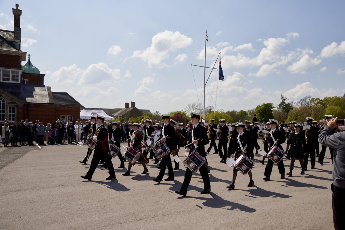 PangbourneColl's tweet photo. Sunday was a very special day as we celebrated The Queen's Platinum Jubilee during our #PangCollCollegeSunday! 👑

It was a great turn out from the #PangCollCommunity and our #PangCollOPs even had a 'March Past'. Thank you to all for making it such a fantastic occasion! https://t.co/YnWWQgtZAN