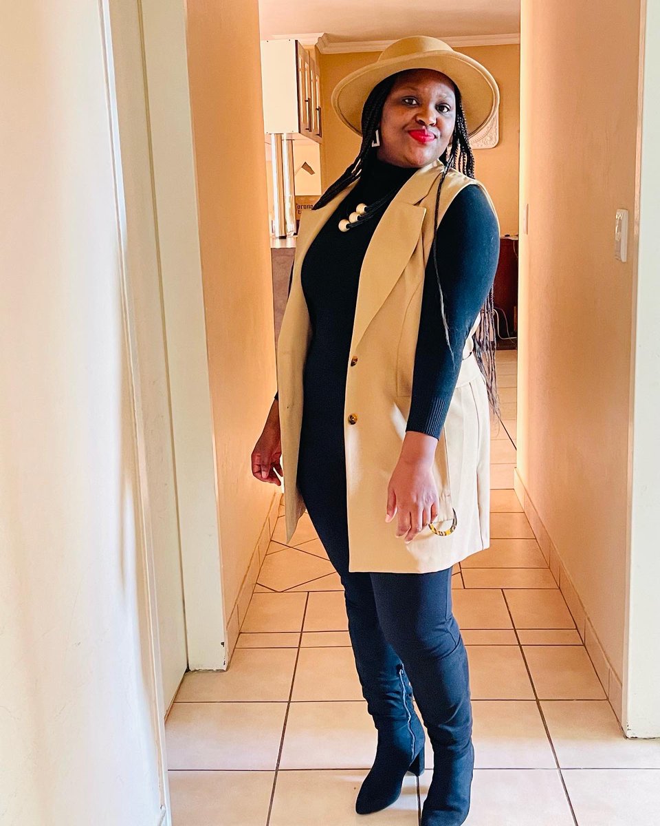 MatselaDee's tweet photo. Your Mental Health Practitioner❤️The Shrink🌻 #healthcare #MentalHealthAwareness #psychologist #counselling #counselor #GBV #TherapistsConnect #Therapy https://t.co/eFkPF6FuF3