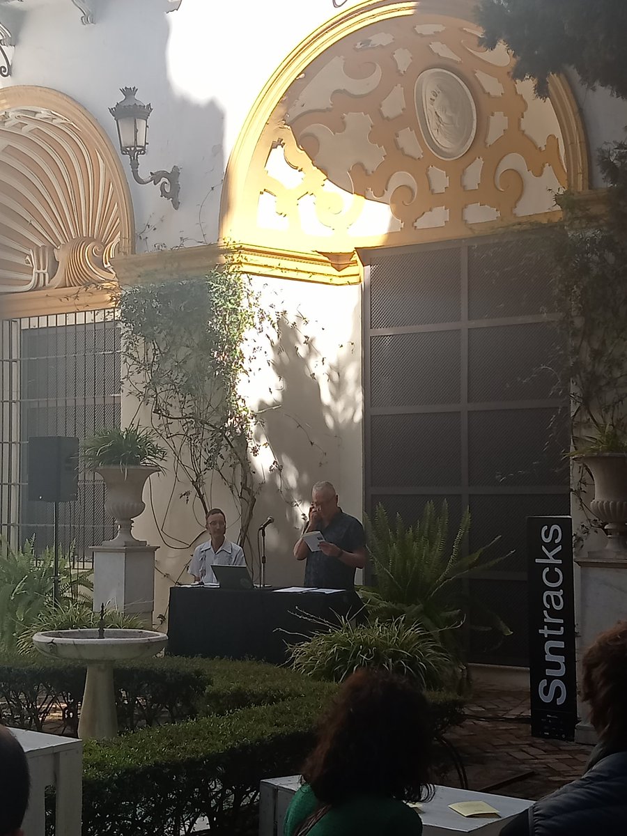 Bearodrui's tweet photo. @Fernandoiguez1 descubriéndonos música de raíz. ENORME SELECCIÓN.
#Suntracks https://t.co/sYZG5amdol