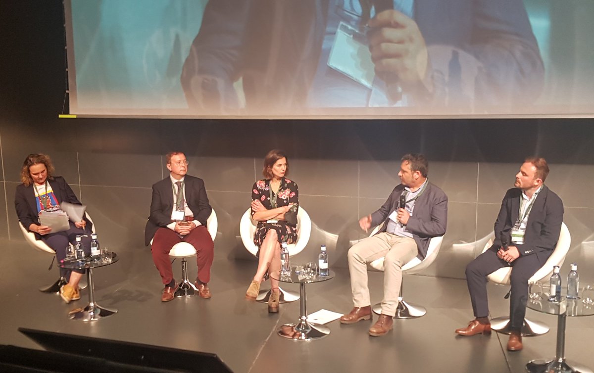 PuertoDeSevilla's tweet image. El responsable de #MedioAmbiente del @PuertoDeSevilla comparte con los asistentes a @summit4oceans en @fibesevilla los ejemplos #WorkingWithNature: trabajar con la naturaleza para mejorar la navegación 🚢 y el ecosistema 🐦🦆🦅