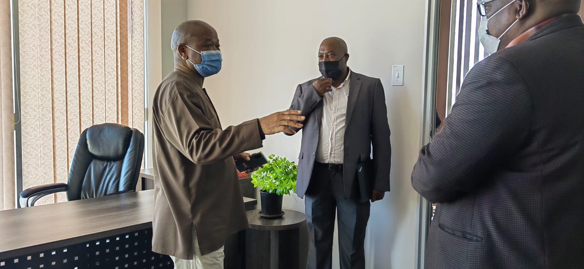 ZimTalksZA's tweet image. After visiting Gobizizwe Agricultural school, the Minister embarked on a walkabout at the District Development Model (DDM) Hub. The visit to the DDM Hub is to assess progress made in the implementation of the DDM in the district.