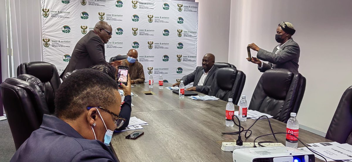 ZimTalksZA's tweet image. After visiting Gobizizwe Agricultural school, the Minister embarked on a walkabout at the District Development Model (DDM) Hub. The visit to the DDM Hub is to assess progress made in the implementation of the DDM in the district.