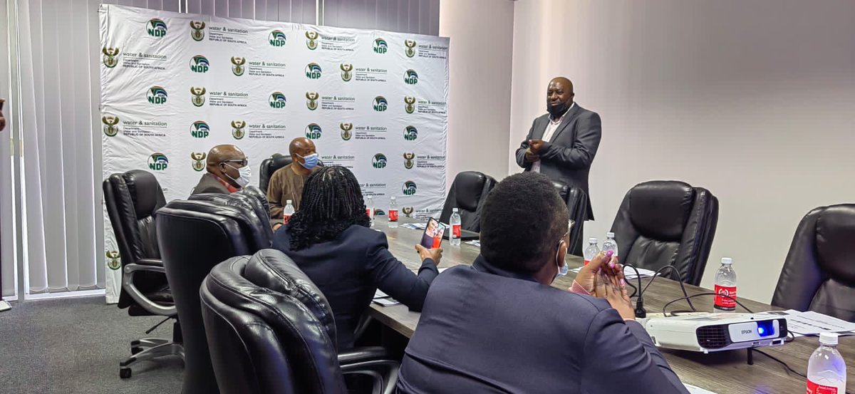 ZimTalksZA's tweet image. After visiting Gobizizwe Agricultural school, the Minister embarked on a walkabout at the District Development Model (DDM) Hub. The visit to the DDM Hub is to assess progress made in the implementation of the DDM in the district.