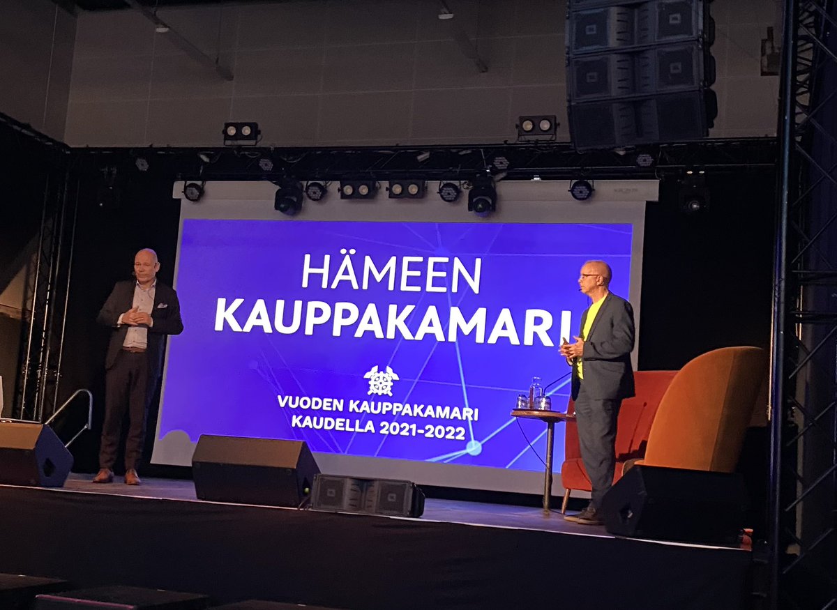 MikuOj's tweet photo. Hämeen kauppakamarin vuosittainen Vaikuttamisiltapäivä starttaa. Aiheena työn murros. Tilaisuuden avauksessa Jussi Eerikäinen ja päivän ohjelmaa ohjaava Ilkka Halava. #kauppakamari #k2ham #tyonmurros #vaikuttaminen https://t.co/ugipOLCCpb