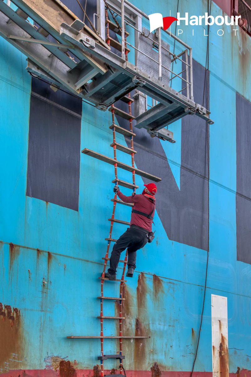 Pilot board Maersk Denver outbound Algeciras port. 
harbourpilot.es/wp-content/upl…