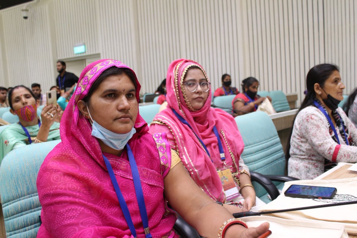 MoRD_GoI's tweet photo. The discourse is chaired by SRD Sh. @Nagendra_NSinha & Joint Secretaries, #DAYNRLM Sh. Charanjit Singh and Smt. Nita Kejrewal. Various #SRLMs from all over the country have joined the discourse both offline and online. https://t.co/76SSZ4ns5E